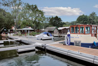 KUHNLE-TOURS Hausboot liegt bei Damerow